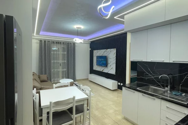 Jepet me qira apartament 1+1 përballë Kavalishencës, Plazh Durres