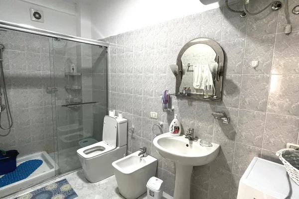 Shtepi ne shitje Apartament ne Durres, 1+1, Mobilimi E mobiluar, Pagesa 80,000  Euro.