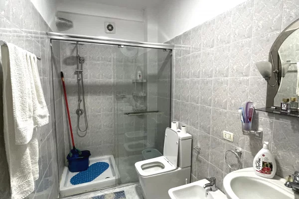 Shtepi ne shitje Apartament ne Durres, 1+1, Mobilimi E mobiluar, Pagesa 80,000  Euro.