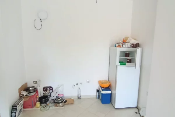 Shtepi me qera Apartament ne Durres, 1+1, Mobilimi Pjeserisht e mobiluar, Pagesa 250  Euro.