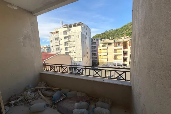 Shtepi ne shitje Apartament ne Durres, 1+1, Mobilimi Bosh, pa mobiluar, Pagesa 75,000  Euro.