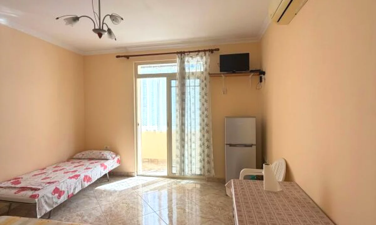 Shtepi me qera Apartament ne Durres, Garsoniere, Mobilimi E mobiluar, Pagesa 22,000  Leke.