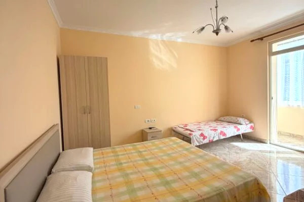 Shtepi me qera Apartament ne Durres, Garsoniere, Mobilimi E mobiluar, Pagesa 22,000  Leke.