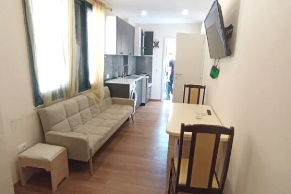 Shtepi me qera Apartament ne Durres, 1+1, Mobilimi E mobiluar, Pagesa 30,000  Leke.