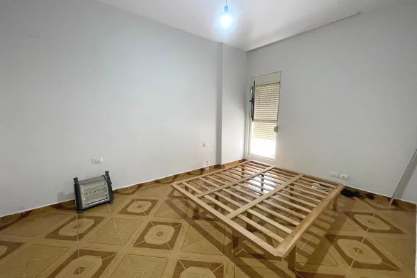 Shtepi me qera Apartament ne Durres, 1+1, Mobilimi Pjeserisht e mobiluar, Pagesa 25,000  Leke.