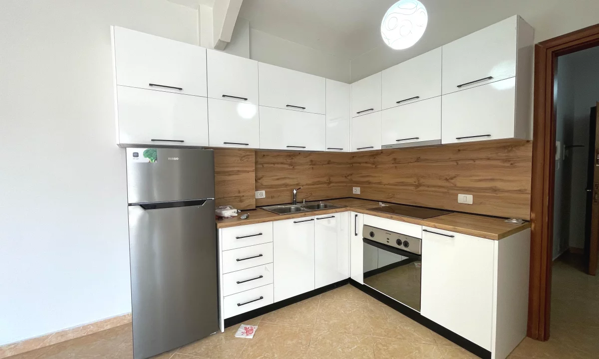 Shtepi me qera Apartament ne Durres, 1+1, Mobilimi Pjeserisht e mobiluar, Pagesa 25,000  Leke.