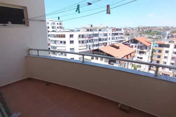 Shtepi me qera Apartament ne Durres, 2+1, Mobilimi E mobiluar, Pagesa 30,000  Leke.