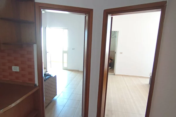 Shtepi me qera Apartament ne Durres, 2+1, Mobilimi E mobiluar, Pagesa 30,000  Leke.