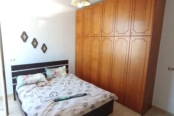 Shtepi me qera Apartament ne Durres, 2+1, Mobilimi E mobiluar, Pagesa 30,000  Leke.