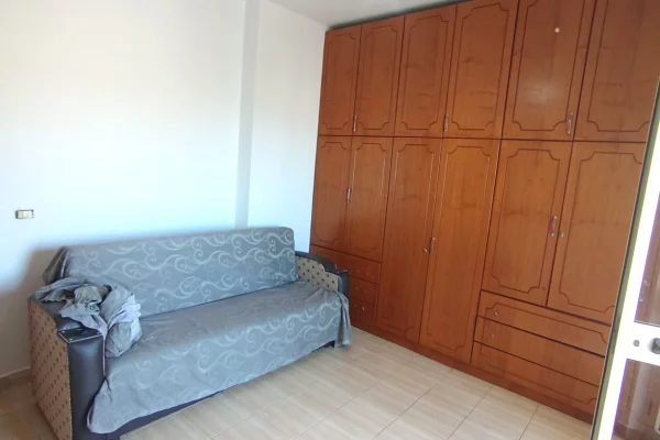 Shtepi me qera Apartament ne Durres, 2+1, Mobilimi E mobiluar, Pagesa 30,000  Leke.