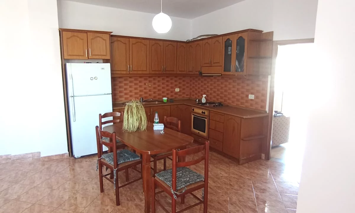 Shtepi me qera Apartament ne Durres, 2+1, Mobilimi E mobiluar, Pagesa 30,000  Leke.