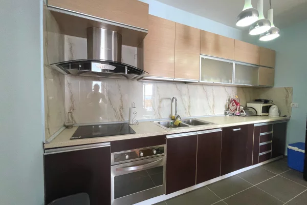 Shtepi ne shitje Apartament ne Durres, 2+1, Mobilimi E mobiluar, Pagesa 210,000  Euro.