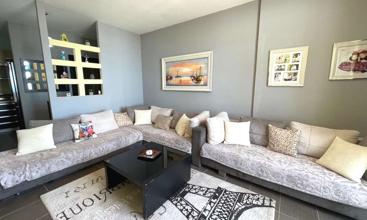 Shtepi ne shitje Apartament ne Durres, 2+1, Mobilimi E mobiluar, Pagesa 210,000  Euro.