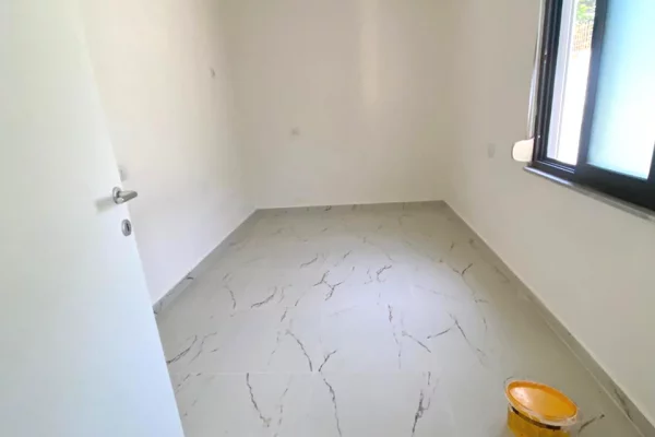 Private house for sale in Durres 3+1, Emty