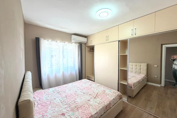 Shtepi me qera Apartament ne Durres, 2+1, Mobilimi E mobiluar, Pagesa 450  Euro.