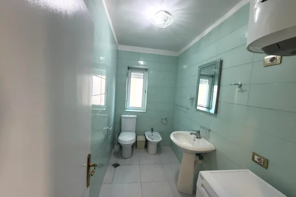 Shtepi me qera Apartament ne Durres, 2+1, Mobilimi E mobiluar, Pagesa 450  Euro.
