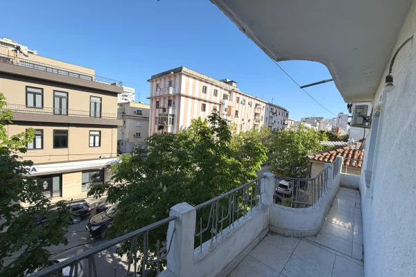 Shtepi me qera Apartament ne Durres, 2+1, Mobilimi E mobiluar, Pagesa 450  Euro.