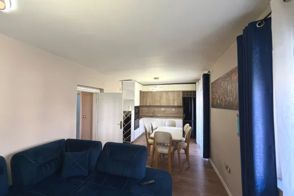Shtepi me qera Apartament ne Durres, 2+1, Mobilimi E mobiluar, Pagesa 450  Euro.