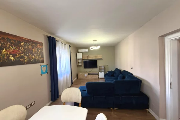 Jepet me qera, Apartament 2+1+2, Pranë Muzeut – Durrës.