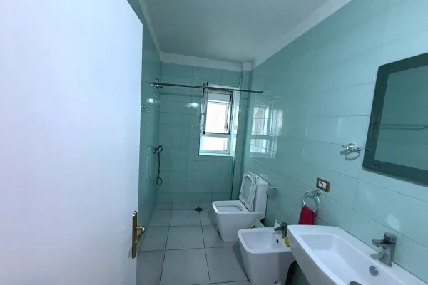 Shtepi me qera Apartament ne Durres, 2+1, Mobilimi E mobiluar, Pagesa 450  Euro.