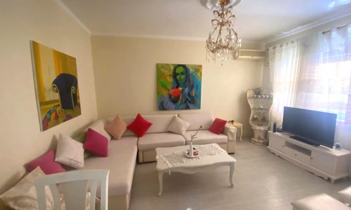 Shtepi me qera Apartament ne Durres, 2+1, Mobilimi E mobiluar, Pagesa 600  Euro.