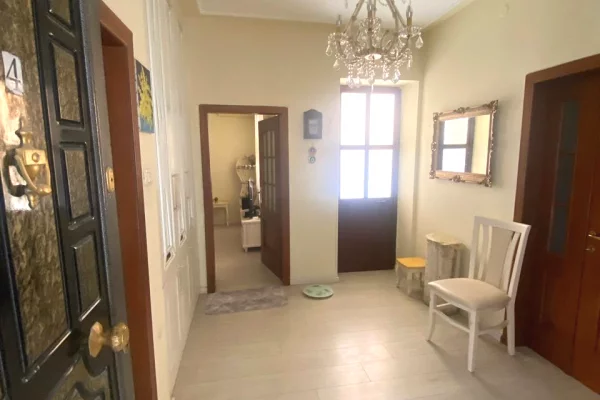 Shtepi me qera Apartament ne Durres, 2+1, Mobilimi E mobiluar, Pagesa 600  Euro.