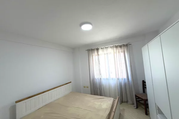 Shtepi me qera Apartament ne Durres, 1+1, Mobilimi E mobiluar, Pagesa 30,000  Leke.