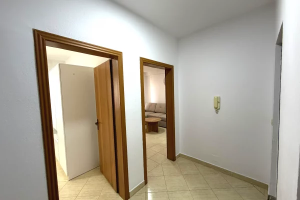 Shtepi me qera Apartament ne Durres, 1+1, Mobilimi E mobiluar, Pagesa 30,000  Leke.