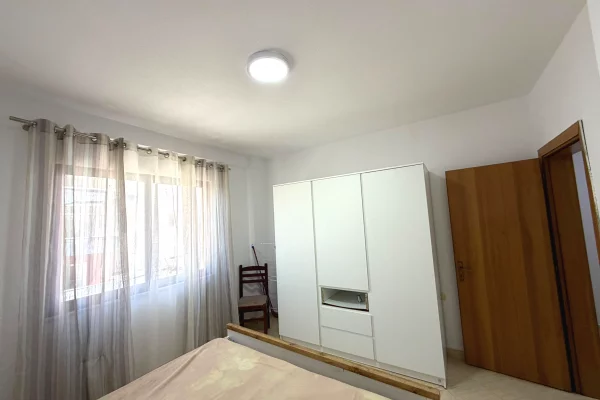 Shtepi me qera Apartament ne Durres, 1+1, Mobilimi E mobiluar, Pagesa 30,000  Leke.