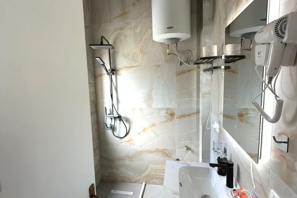 Shtepi me qera Apartament ne Durres, 1+1, Mobilimi E mobiluar, Pagesa 40,000  Leke.