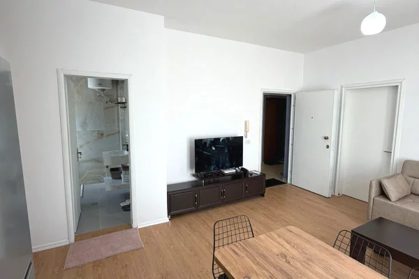 Shtepi me qera Apartament ne Durres, 1+1, Mobilimi E mobiluar, Pagesa 40,000  Leke.