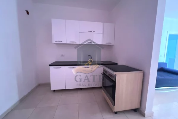 Shtepi ne shitje Apartament ne Durres, 1+1, Mobilimi E mobiluar, Pagesa 124,000  Euro.