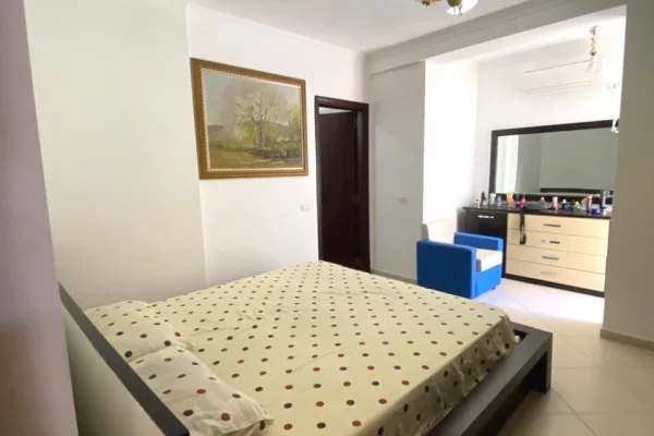 Shtepi ne shitje Apartament ne Durres, 2+1, Mobilimi E mobiluar, Pagesa 254,800  Euro.