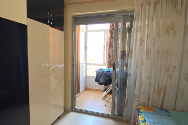 Shtepi ne shitje Apartament ne Durres, 2+1, Mobilimi E mobiluar, Pagesa 254,800  Euro.