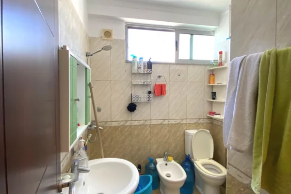 Shtepi ne shitje Apartament ne Durres, 2+1, Mobilimi E mobiluar, Pagesa 254,800  Euro.
