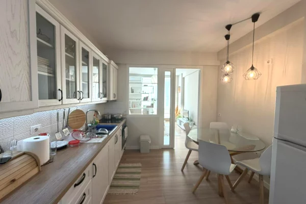 Shtepi ne shitje Apartament ne Durres, 1+1, Mobilimi E mobiluar, Pagesa 140,000  Euro.
