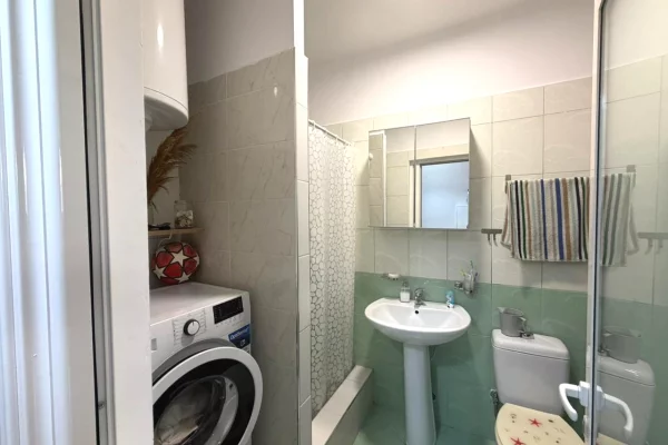 Shtepi ne shitje Apartament ne Durres, 1+1, Mobilimi E mobiluar, Pagesa 140,000  Euro.