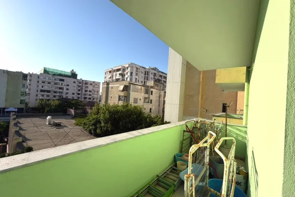 Shtepi ne shitje Apartament ne Durres, 2+1, Mobilimi E mobiluar, Pagesa 130,000  Euro.