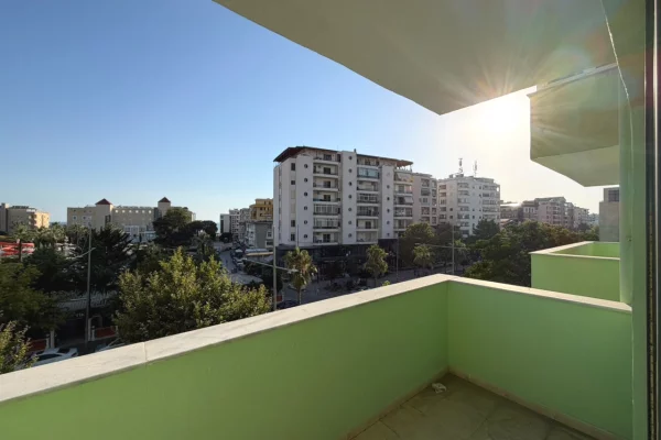 Shtepi ne shitje Apartament ne Durres, 2+1, Mobilimi E mobiluar, Pagesa 130,000  Euro.