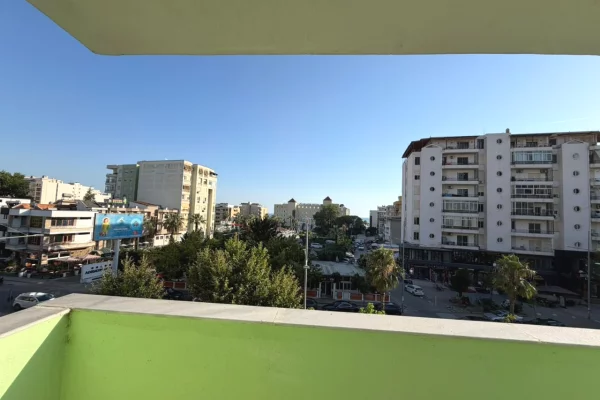 Shitet, Apartament 2+1+2 Ballkone, Pranë Hotel Adriatik – Plazh, Durrës.