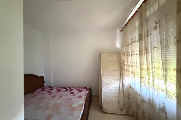 Shtepi ne shitje Apartament ne Durres, 2+1, Mobilimi E mobiluar, Pagesa 130,000  Euro.