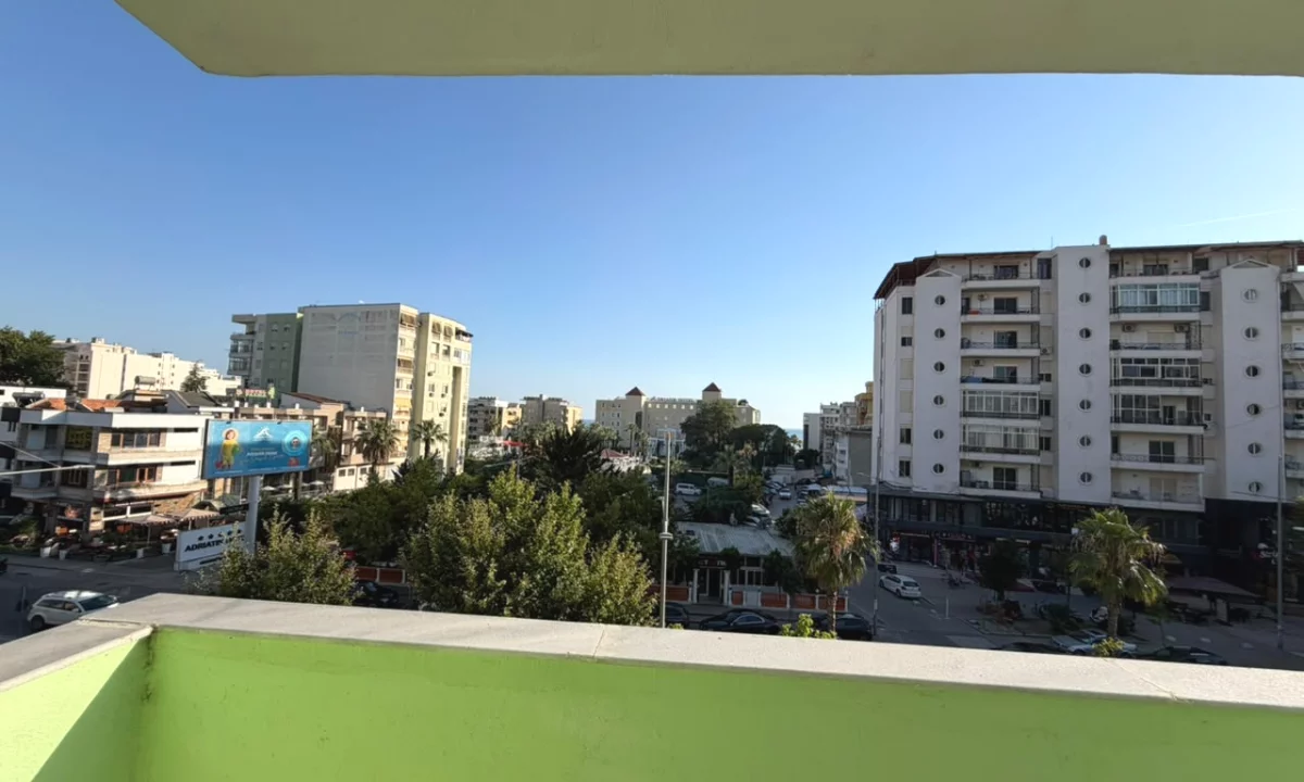 Shtepi ne shitje Apartament ne Durres, 2+1, Mobilimi E mobiluar, Pagesa 130,000  Euro.