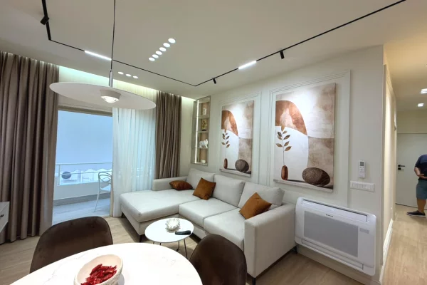 Shitet, Apartament 1+1, Në Plazh – Pranë Market Spar, Durrës.