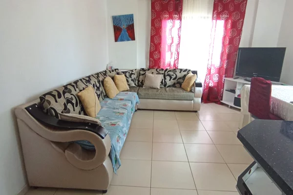 Jepet me qera, Apartament 2+1, Pranë Hotel Miki – Plazh Iliria, Durrës.
