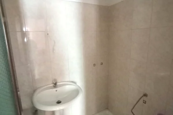 Shtepi me qera Apartament ne Durres, 2+1, Mobilimi E mobiluar, Pagesa 30,000  Leke.