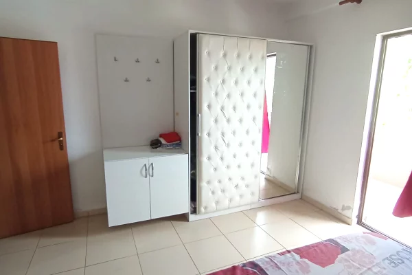 Shtepi me qera Apartament ne Durres, 2+1, Mobilimi E mobiluar, Pagesa 30,000  Leke.