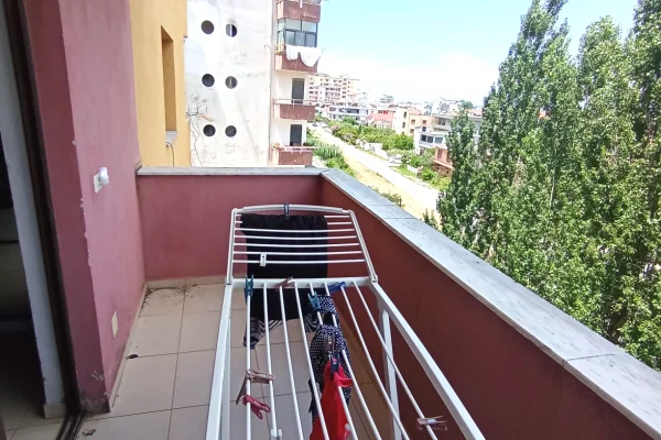 Shtepi me qera Apartament ne Durres, 2+1, Mobilimi E mobiluar, Pagesa 30,000  Leke.