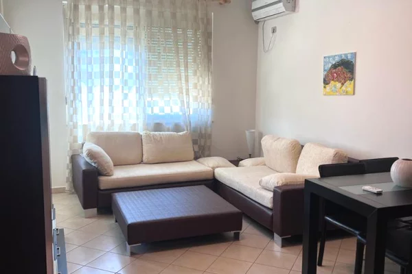 Jepet me qera, Apartament 1+1, Vijë e Parë me Detin – Shkëmbi i Kavajës.