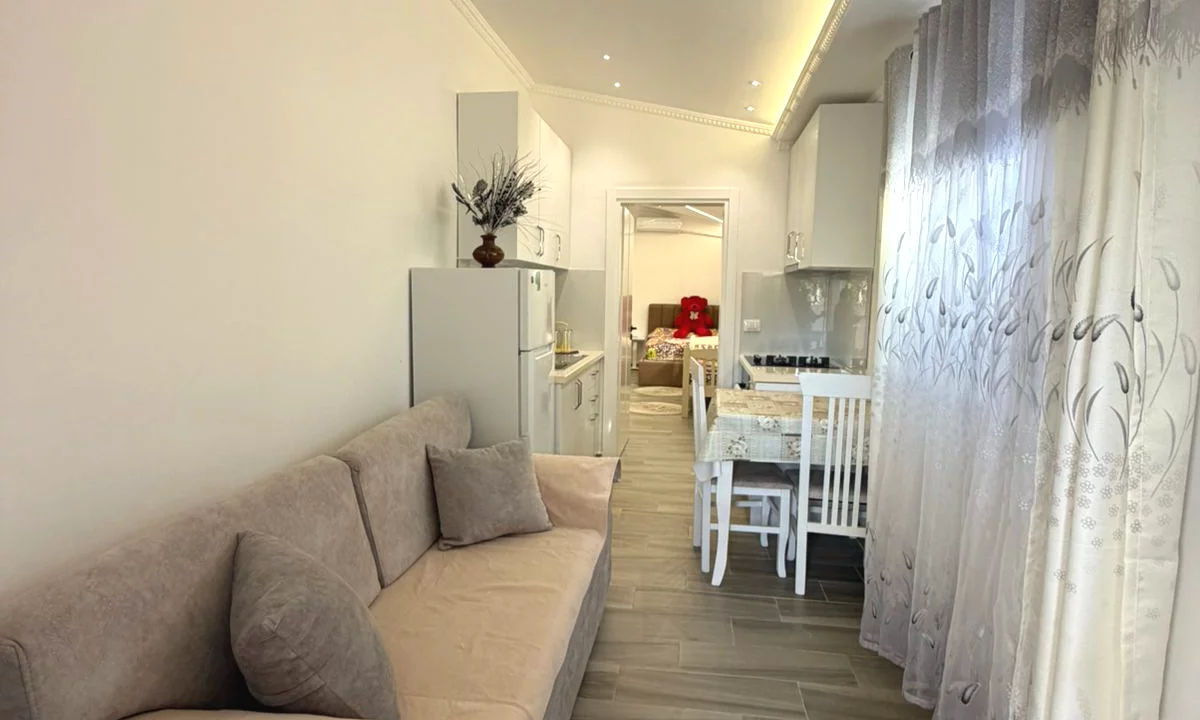 Shtepi me qera Apartament ne Durres, 1+1, Mobilimi E mobiluar, Pagesa 30,000  Leke.