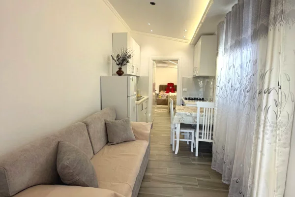 Jepet me qera, Apartament 1+1, Rruga Dytësore e Plazhit – Mbrapa Gegës, Durrës.